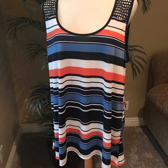 Lavish plus size sleeveless top w/Stretch - Picture 6 of 6